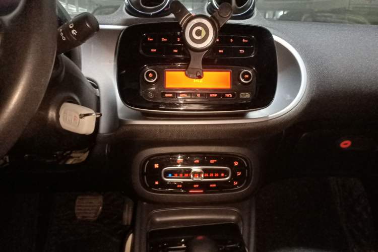 Used  forfour 2016 1.0L 52 kW Passion Edition
