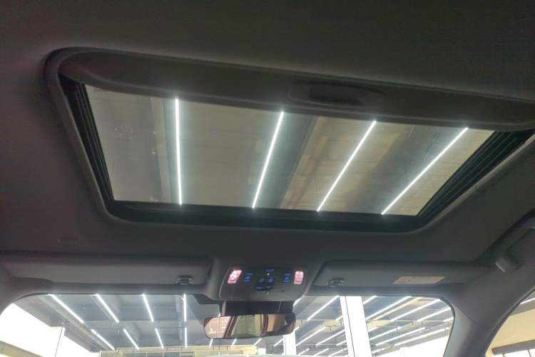 Used Toyota Granvia 2022 2.5L Hybrid Prestige Edition