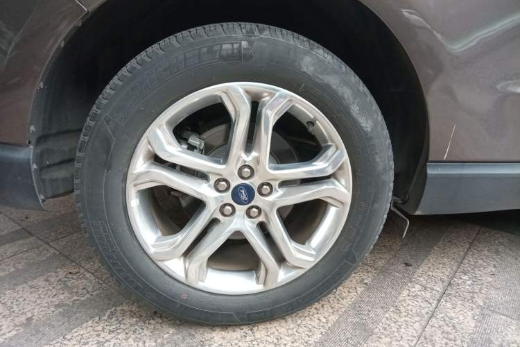 Used Ford Edge 2015 2.0T GTDi Two-Wheel-Drive High-Line Version