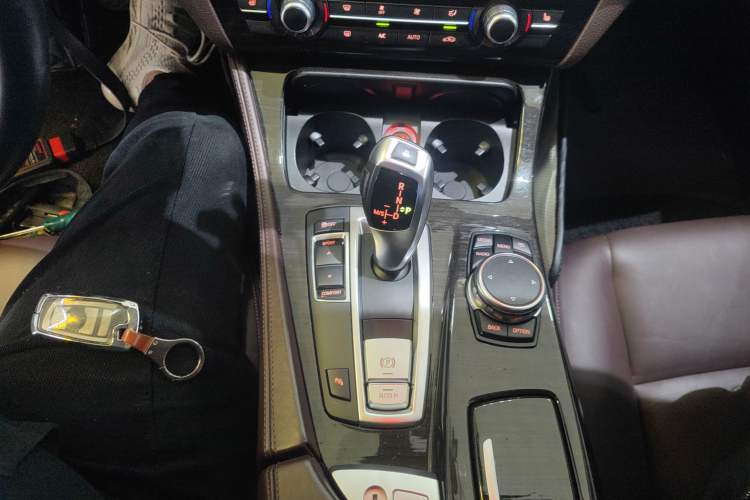 Used BMW 5 Series 2014 525Li Luxury Design Package
