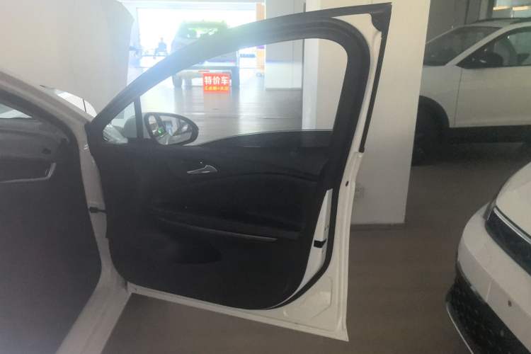 Used Buick Verano 2019 Sedan 20T Dual-Clutch Luxury Model
