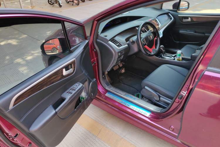 Used Honda Jade 2017 1.8L automatic Comfort version 5 seats