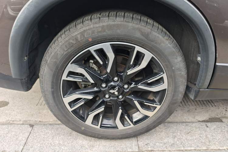 Used Mitsubishi Outlander 2019 2.4L 4x4 Zhi Xiang Edition 7 Seats China VI Standard
