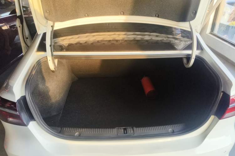 Used Roewe i6 2020 PLUS 1.6L CVT 4G Connected Glory Flagship Edition
