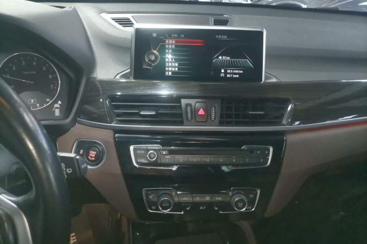 Used BMW X1 2016 xDrive20Li Luxury Model
