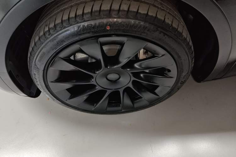 Used Tesla Model Y 2022 Long-Range All-Wheel-Drive Version
