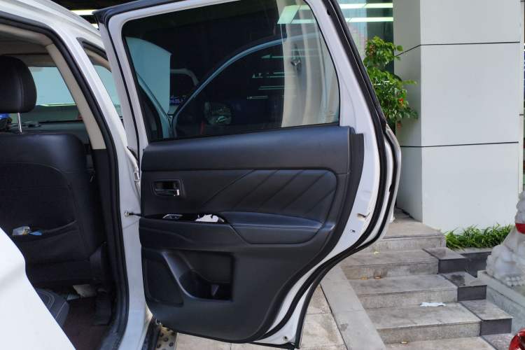 Used Mitsubishi Outlander 2019 2.0L Two-Wheel Drive Comfort Edition 5 Seats China V Standard
