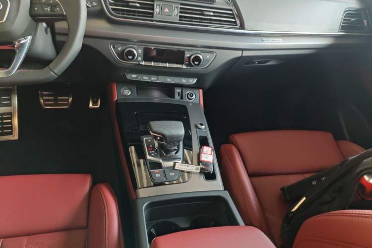 Used Audi Q5L 2025 quattro 45th Anniversary Edition 40 TFSI Luxury Dynamic Model
