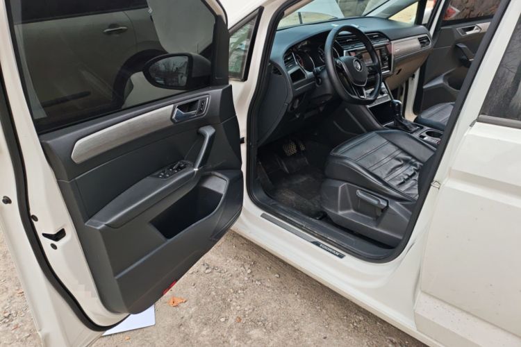 Used Volkswagen Touran 2016 Volkswagen Touran L 280TSI DSG Comfort Edition