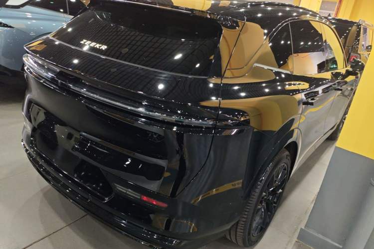 Used Zeekr 7X 2025 100 kWh Long-Range Rear-Wheel Drive with Intelligent Driving Features
