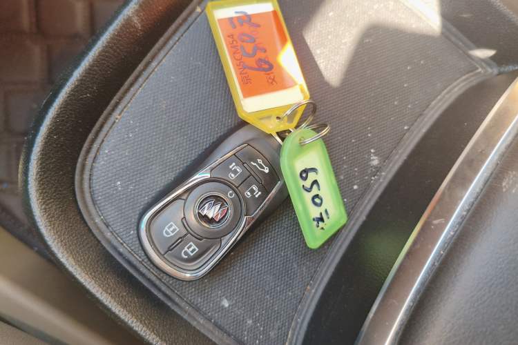 Used Buick GL8 2021 ES Landtrek 653T Luxury Model
