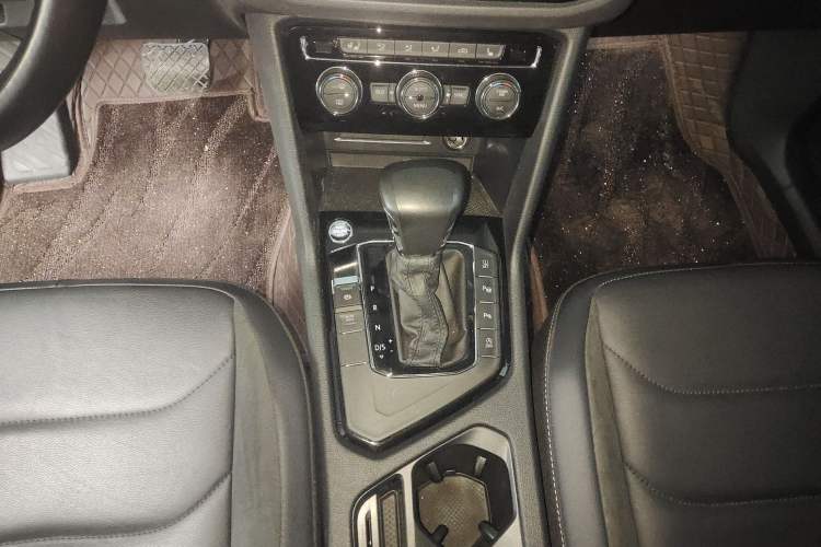 Used Volkswagen Tiguan L 2019 Revised 330TSI Automatic Two-Wheel Drive Smart & Luxury Edition China VI Standard