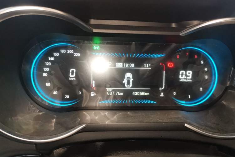 Used JETOUR X70M 2021 1.5T DCT Luxury Partner Model 7 Seats