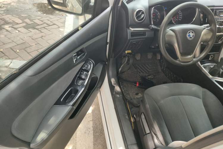 Used Venucia T70 2016 1.6L Manual Ruixing Edition
