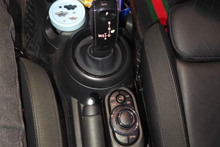 Used MINI MINI 2023 Facelift 2.0T COOPER S Artist Five-Door Edition
