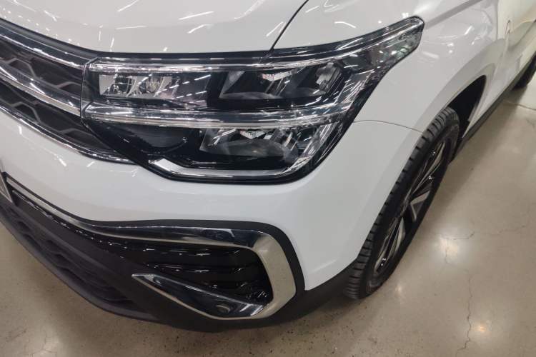 Used Volkswagen Tharu 2023 300TSI Two-Wheel-Drive Moonlight Edition
