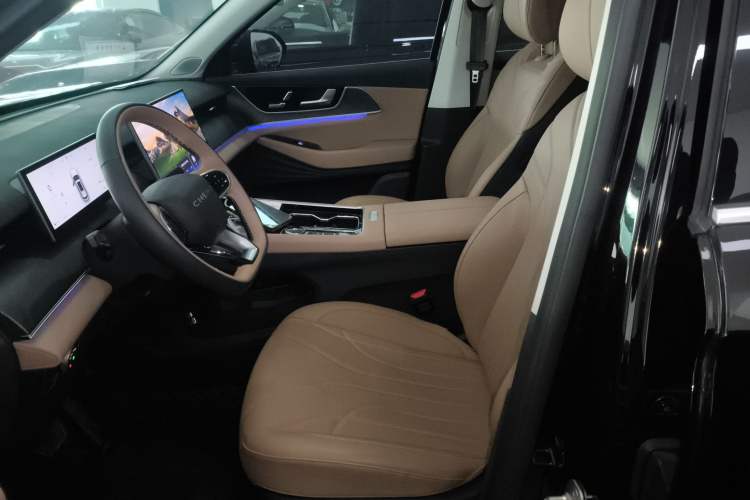 Used Chery Tiggo 8 L 2024 2.0T Two-Wheel Drive Luxury Edition 5 Seats