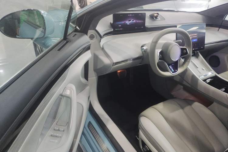 Used Hima Luxeed S7 2025 785 km Ultra
