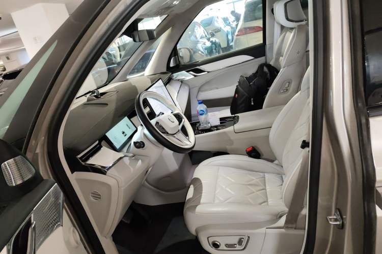 Used Volvo EM90 2025 Ultra Six-Seater