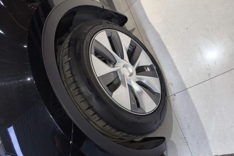 Used Tesla Model Y 2022 Long-Range All-Wheel-Drive Version