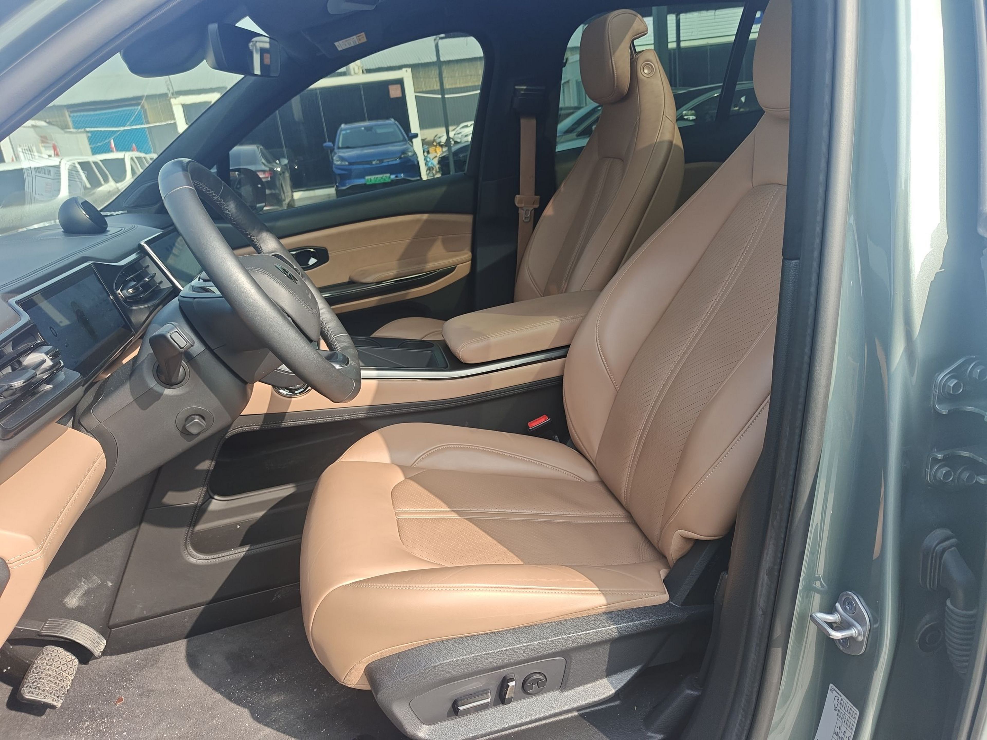 Переднее сиденье в автомобиле