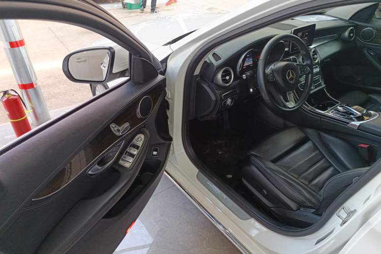 Used Mercedes-Benz C-Class 2015 Facelift C 180 L