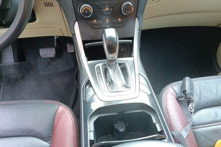 Used Ford Edge 2015 2.0T GTDi Two-Wheel-Drive Elite Edition
