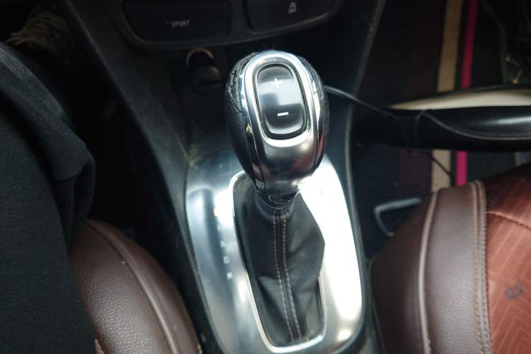 Used Buick Encore 2015 1.4T Automatic Two-Wheel Drive Urban Elite Version
