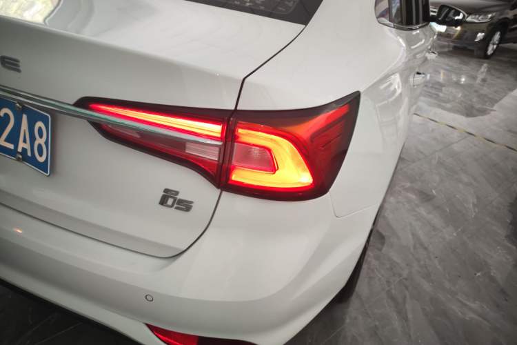 Used Roewe i5 2020 1.5L Automatic 4G Connect Luxury Flagship Edition
