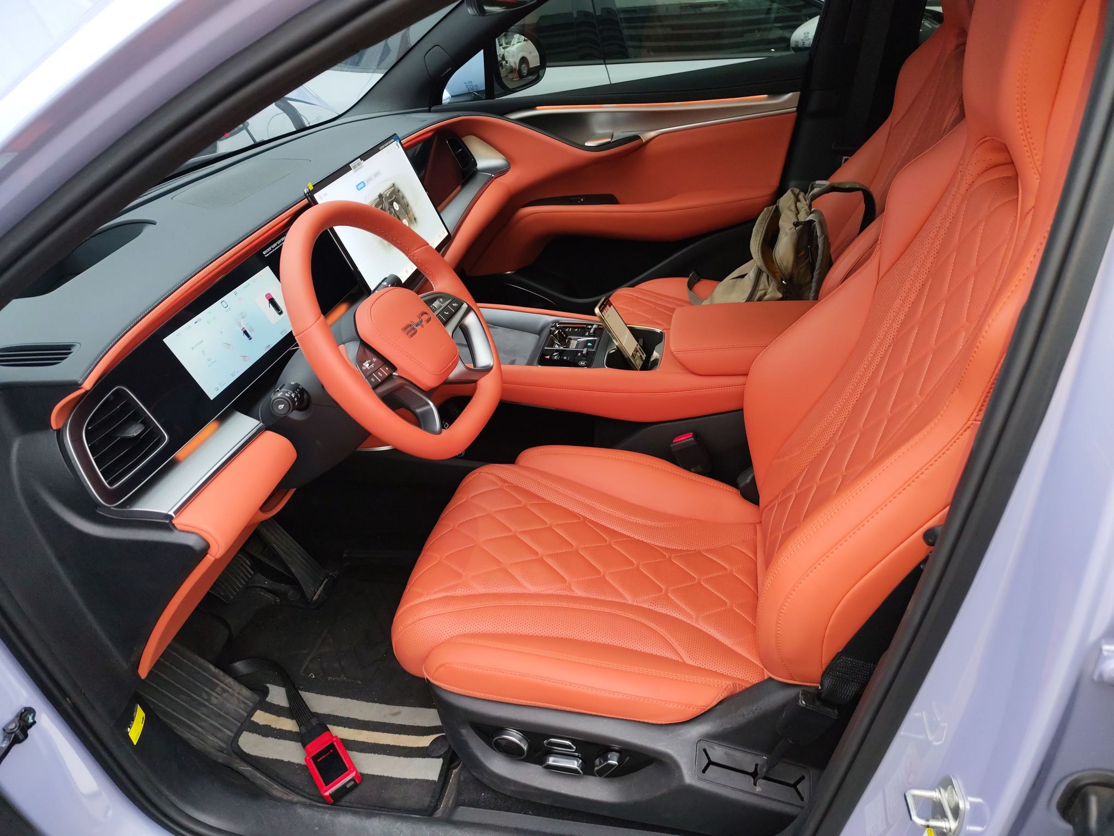 Переднее сиденье в автомобиле