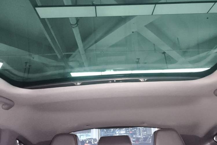 Used Changan UNI-V 2023 1.5T Prestige Model
