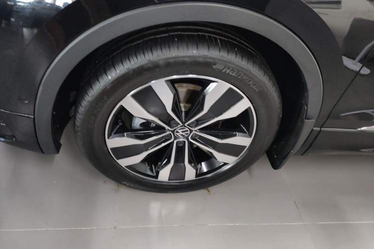 Used Volkswagen Tiguan L 2024 Outstanding Model 330TSI Automatic Two-Wheel Drive R-Line Dragon Glory Edition
