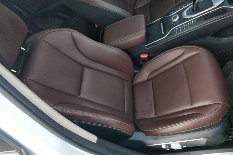 Used Wey VV6 2020 2.0T Two-Wheel Drive Smart Protection+