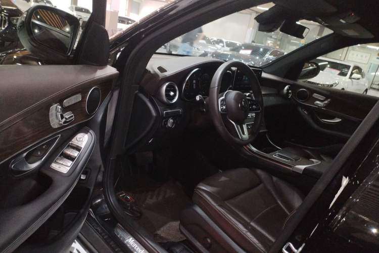 Used Mercedes-Benz GLC 2020 Facelift GLC 300 L 4MATIC Dynamic Edition
