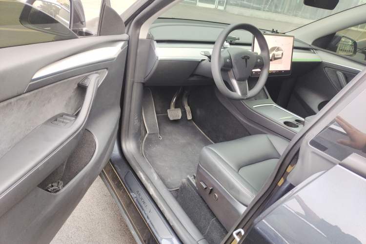 Used Tesla Model Y 2024 Rear-Wheel-Drive Version
