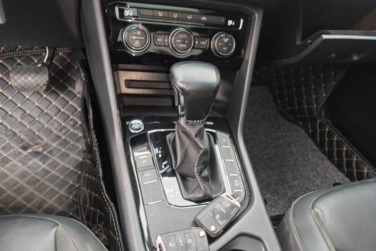 Used Volkswagen Tiguan L 2019 330TSI Automatic Two-Wheel Drive Panoramic Comfort Edition China VI Standard
