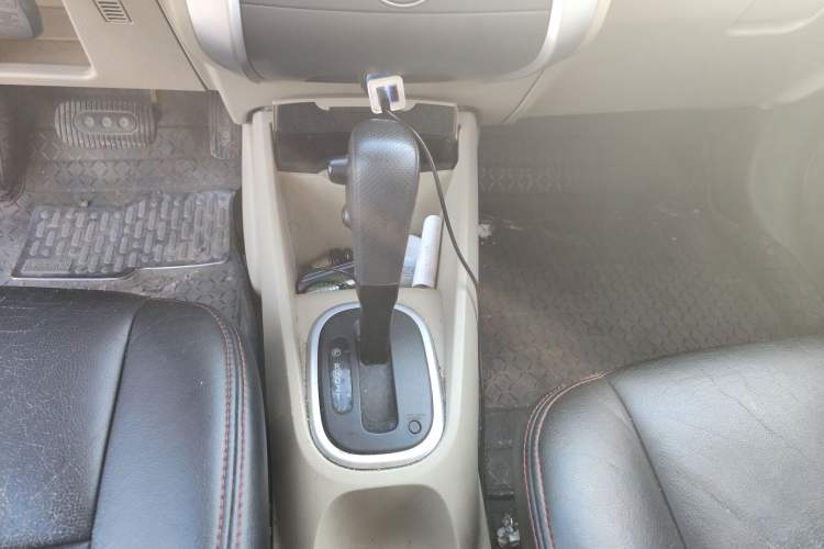 Used Venucia R50 2014 1.6L Automatic Splendid Edition
