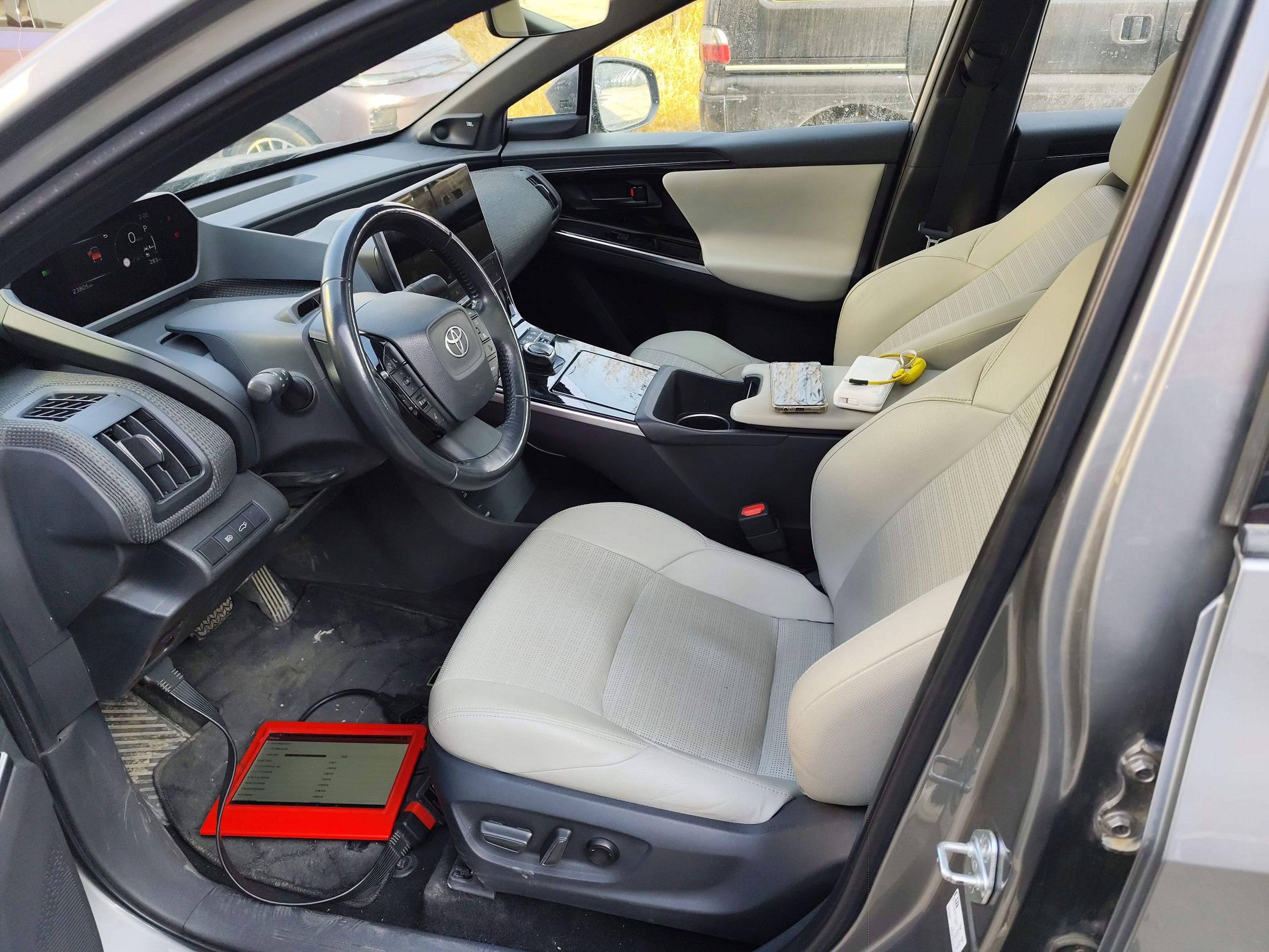 المقاعد الأمامية داخل السيارة