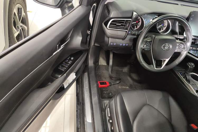 Used Toyota Camry 2021 2.0G Luxury Edition
