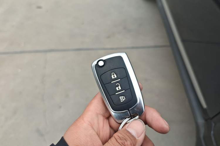 Used Haval H5 Classic 2015 2.0L Manual Two-Wheel Drive Entry-Level Trim
