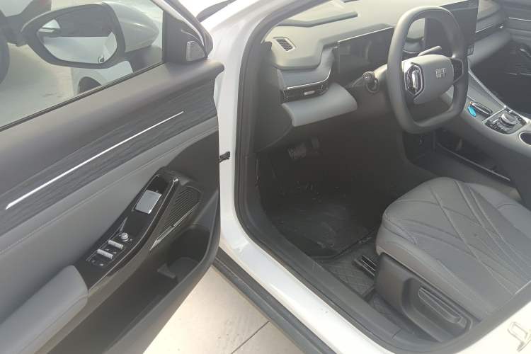 Used  L6 2025 EM-i 60km Launch Edition