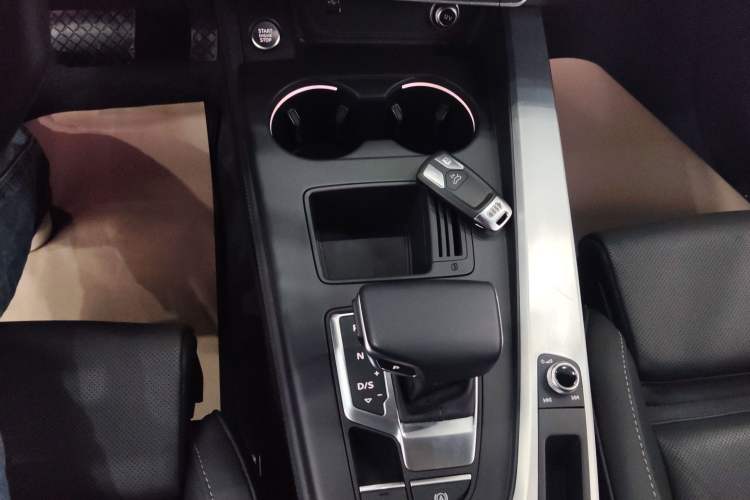 Used Audi A4L 2022 40 TFSI Luxury Dynamic Model
