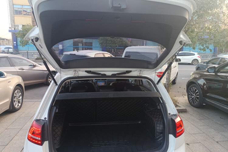 Used Volkswagen Golf 2016 230TSI Automatic Comfort Version
