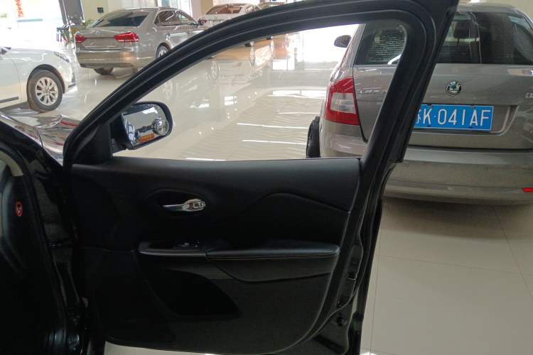 Used  Cherokee 2016 2.0L Superior Edition
