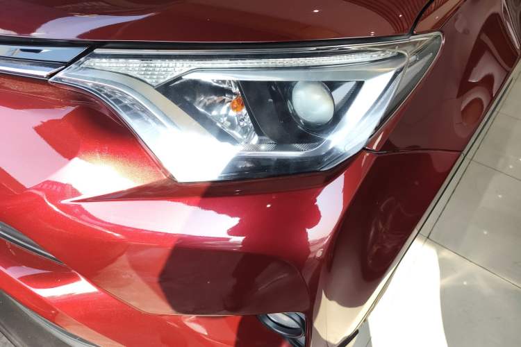 Used Toyota RAV4 2016 2.0L CVT Two-Wheel Drive Fashion Edition China V Standard