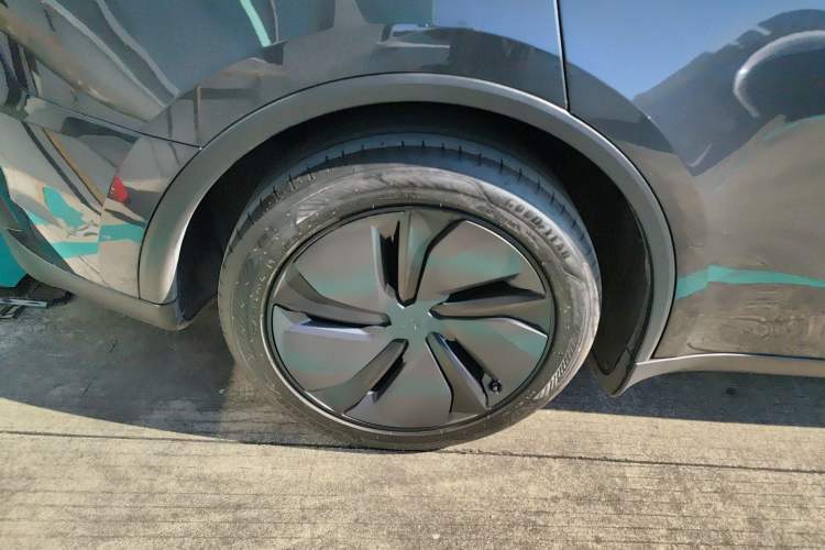 Used Tesla Model Y 2025 Rear-Wheel-Drive Version
