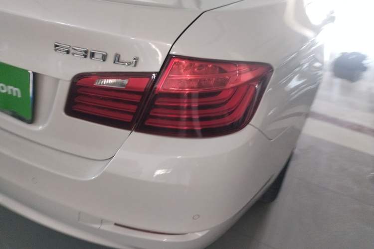 Used BMW 5 Series 2014 530Li Leading Model