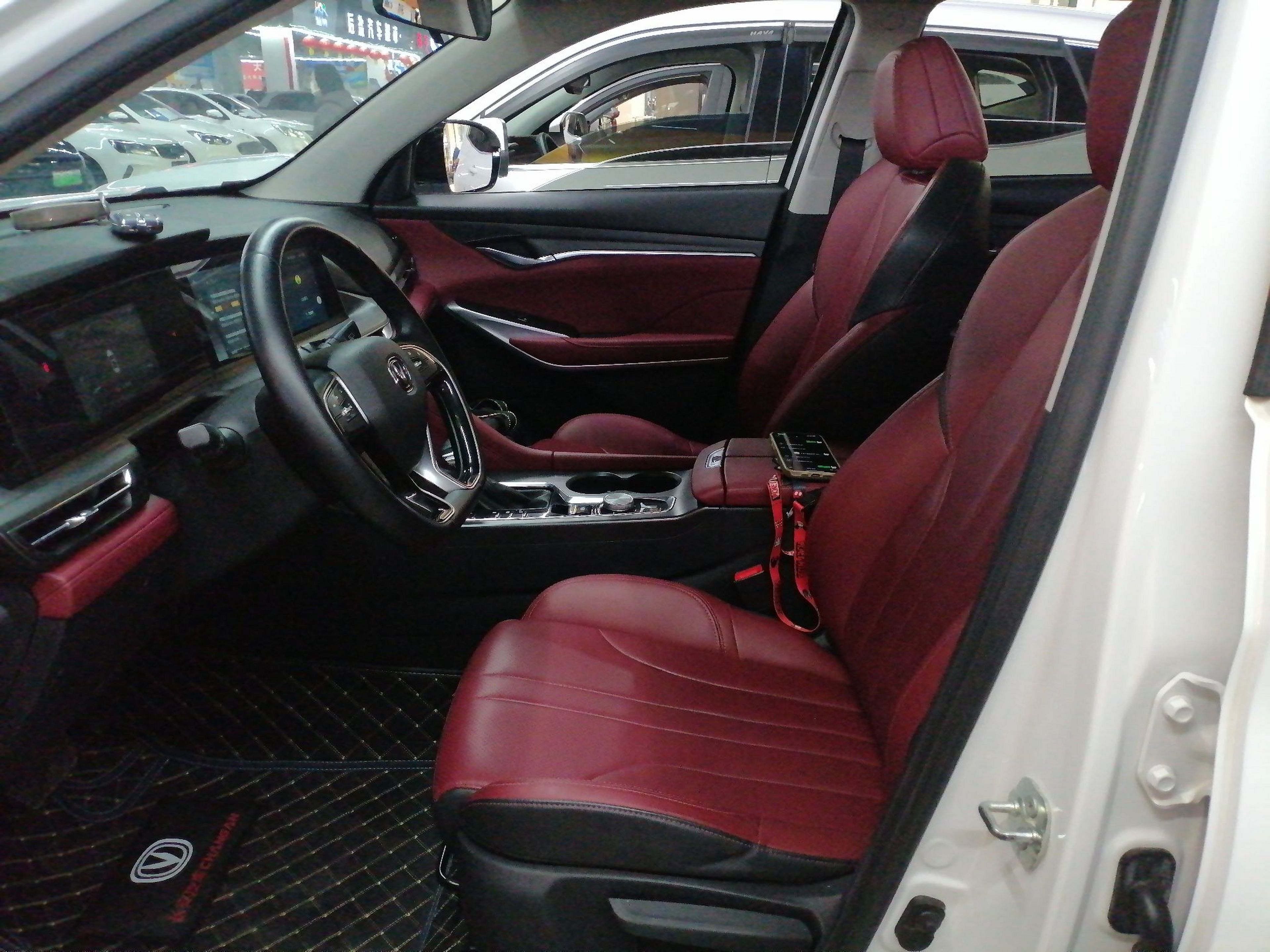 المقاعد الأمامية داخل السيارة