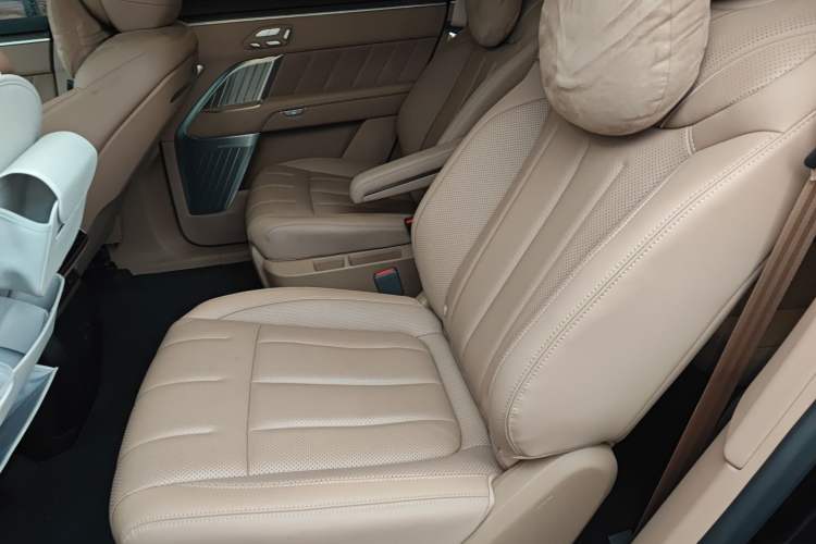 Used ONVO Luxeed L90 2025 Model—Ultra Six-Seater Version
