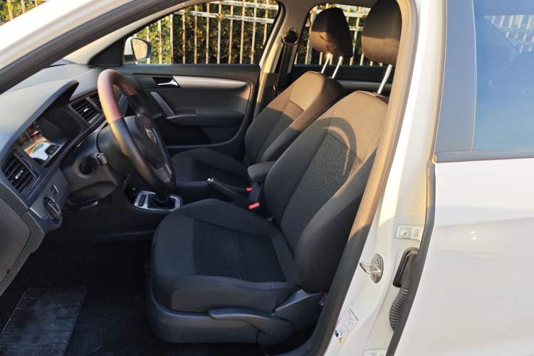 Used Volkswagen Lavida 2013 Revised Classic 1.6L Manual Fashion Edition
